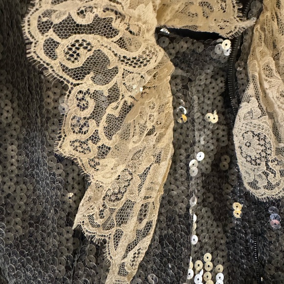 ‘94 F/W CHANEL Grey sequined skirt suit with lace collar. - Picture 5 of 15